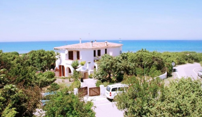 Villa Eden Beach per 8 persone a 50 metri dalla spiaggia con giardino