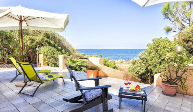 Villa sulla riva della marina di Sorso 3 camere veranda sul mare giardino