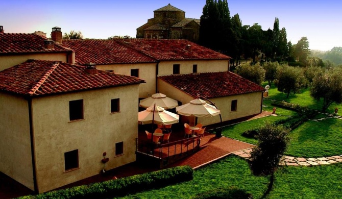 Sovana Hotel & Resort