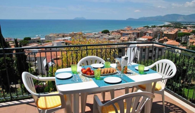 GRAND SOLEIL appartamento a Sperlonga con terrazza vista mare