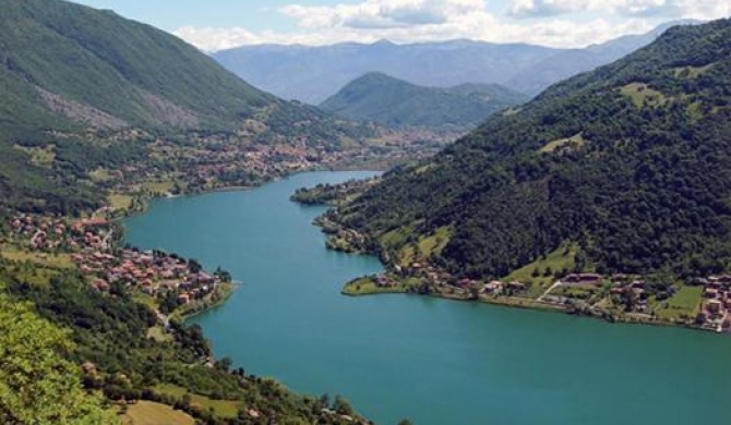 VILLETTA LAGO E MONTI