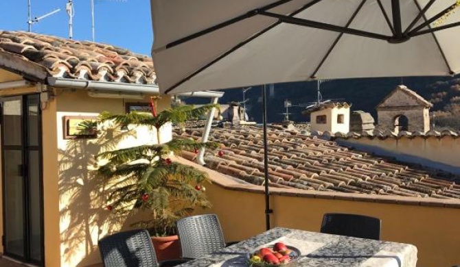 Appartamento con terrazza in Via Campo dei Fiori