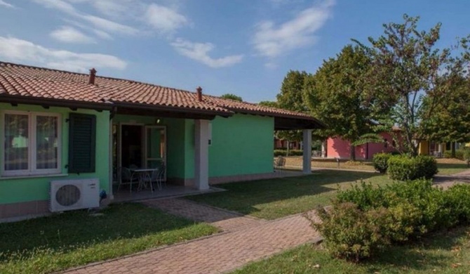 Semi-detached bungalow with AC just 3,5 km from Sirmione