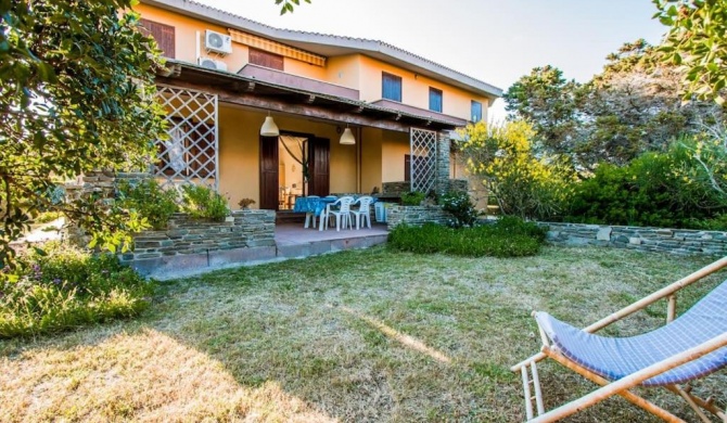 A few meters from the sea, with private garden - A pochi passi dal mare, con giardino privato