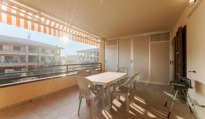 Sunflower Apartment - trilocale con piscina, terrazza e wifi