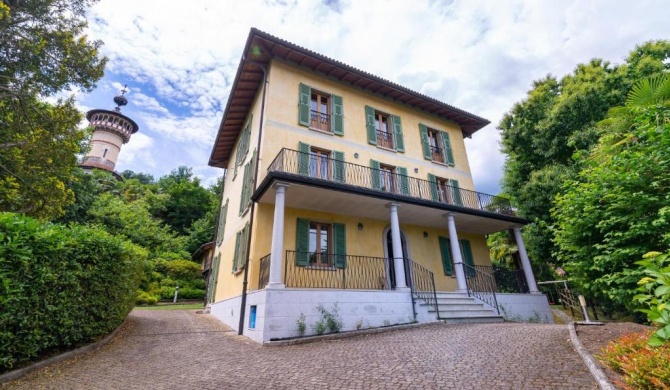 La camera con vista lago al secondo piano della villa Isabella