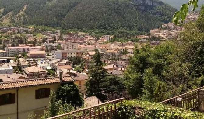 Tagliacozzo appartamento indipendente con giardino panoramico