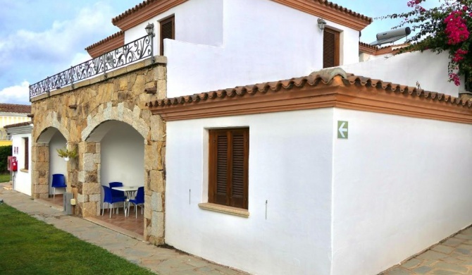 Residence con piscina a Tanaunella a 1500 m dal mare