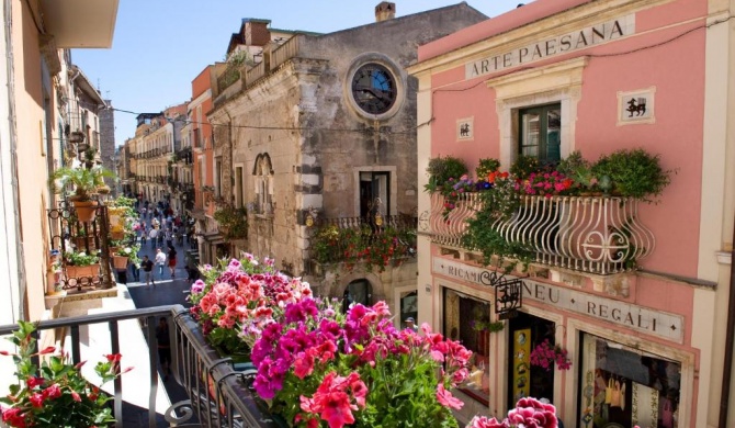 apartment Antonietta ( in the heart of Taormina ).