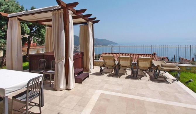 Apartment in Taormina with jacuzzi