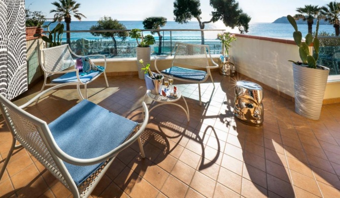 Luxury Beachfront Apartment Taormina Pool and Parking