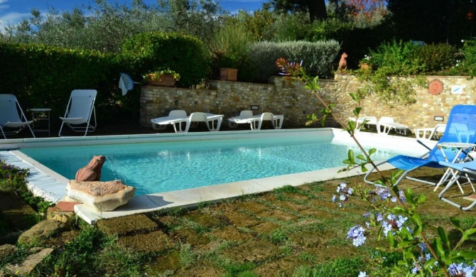 Cozy Holiday Home in Tavarnelle Val di Pesa with Shared Pool