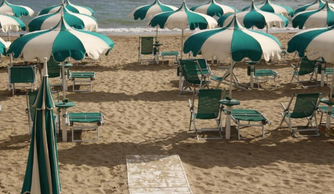 TERRACINA SEA FRONT FANTASTIC APARTMENT WITH ONE CAR PRIVATE OPEN PARKING