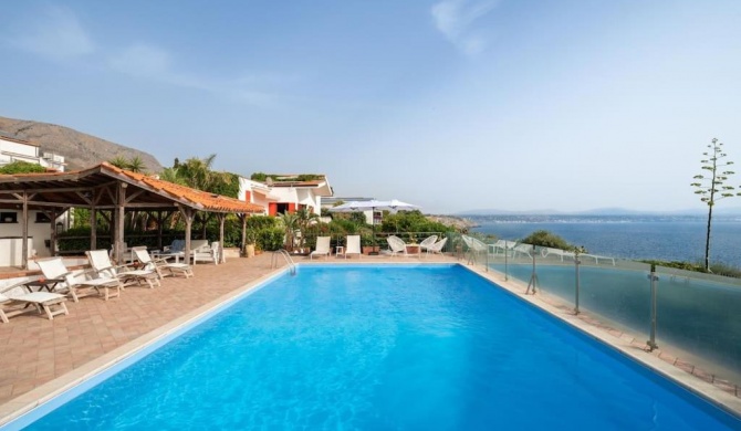 Villa vista mare e piscina privata a Paternella