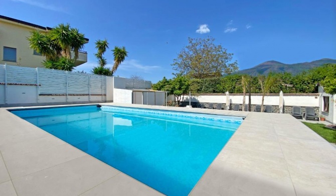 Terrazza sul Vesuvio con piscina