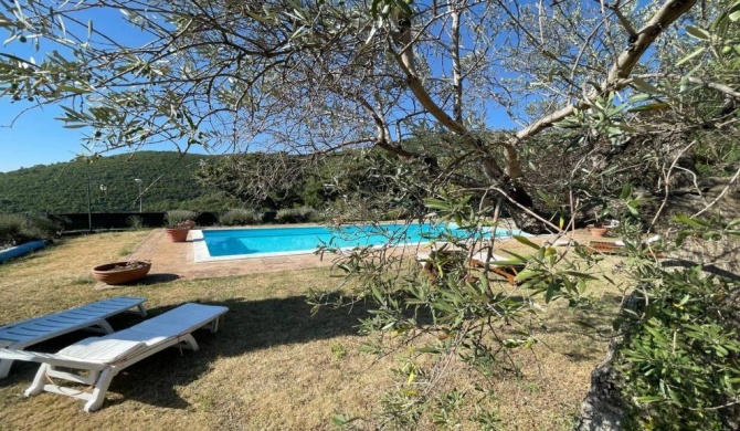 Manor house in Umbria with pool