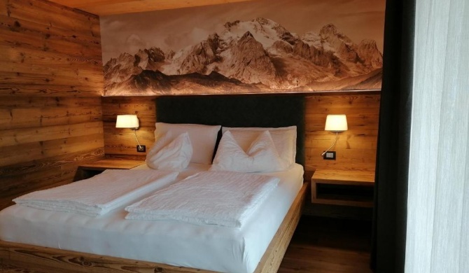 DOLOMITES B&B - Suites, Apartments and SPA