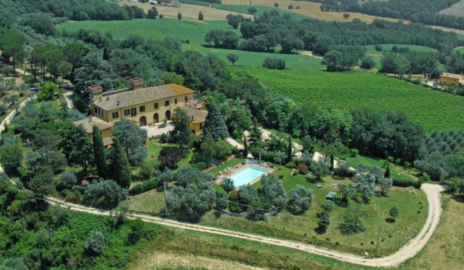 Farmhouse in Todi with Pool Terrace Garden Deckchairs