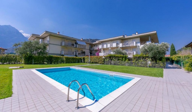 Torbole Relax, Pool & Balcony Apartment