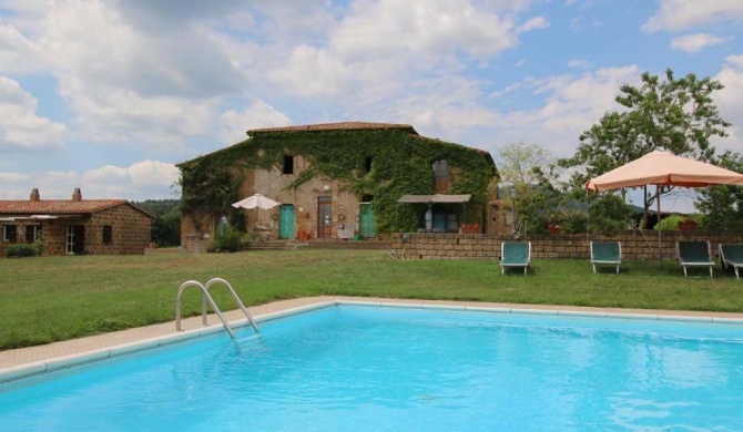 Farmhouse in Sorano with Swimming Pool Terrace Barbecue