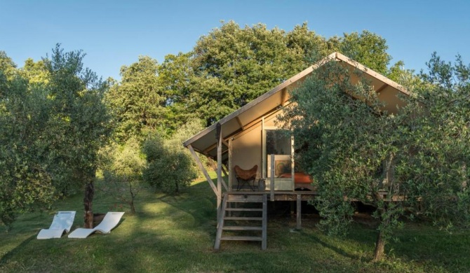 Glamping in Toscana, luxury tents in agriturismo biologico