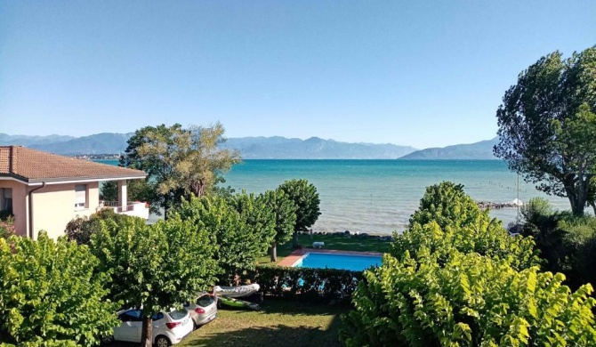 Casa Lugana 10 - monolocale con piscina direttamente a lago