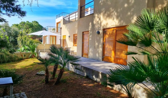 2 bedrooms house with enclosed garden and wifi at Torre Colonna Sperone 1 km away from the beach